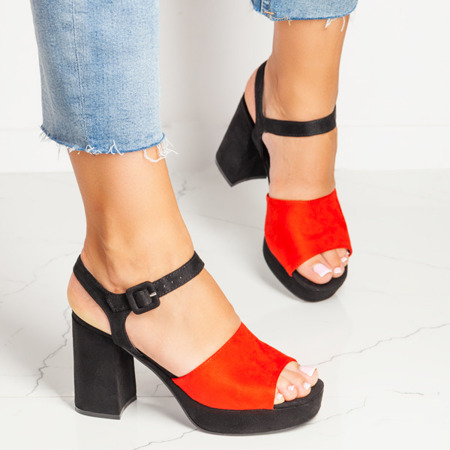 Czarno-czerwone sandały na grubym słupku Clarisa - Obuwie