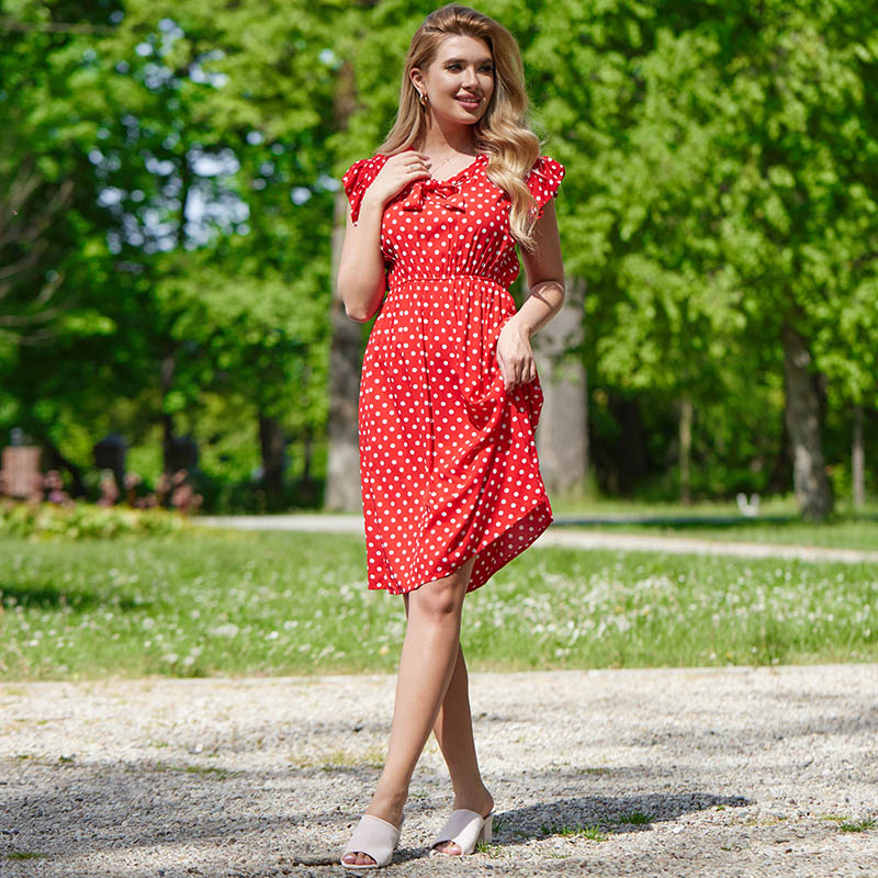 Czerwona damska sukienka z wiązanym dekoltem w groszki - Odzież