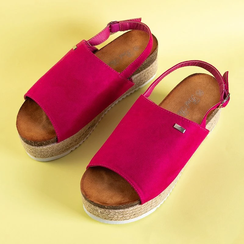 OUTLET Fuksjowe damskie sandały na platformie Kirala- Obuwie
