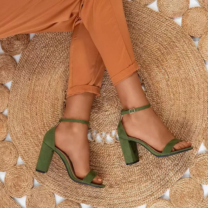 OUTLET Zielone damskie sandały na słupku Anniet - Obuwie