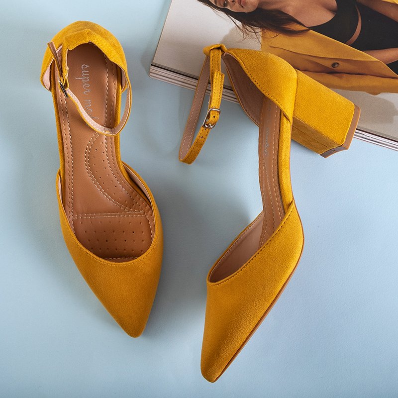 OUTLET Żółte sandały damskie na słupku Rumila - Obuwie