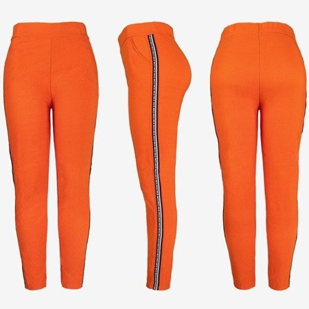 Pomarańczowe damskie spodnie dresowe z lampasami - Spodnie