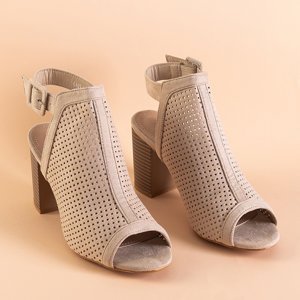 Beżowe damskie ażurowe sandały na słupku Zira - Obuwie