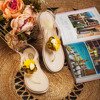 Beżowe sandały z ozdobnym kwiatkiem Tatia - Obuwie
