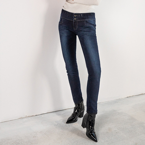 Granatowe damskie jeansy rurki - Odzież
