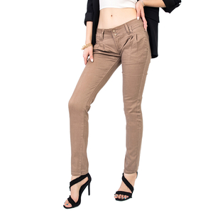 Materiałowe spodnie damskie z niskim stanem w kolorze brązowym - Odzież