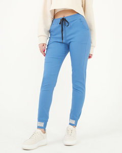 Niebieskie damskie materiałowe spodnie z naszywkami - Odzież