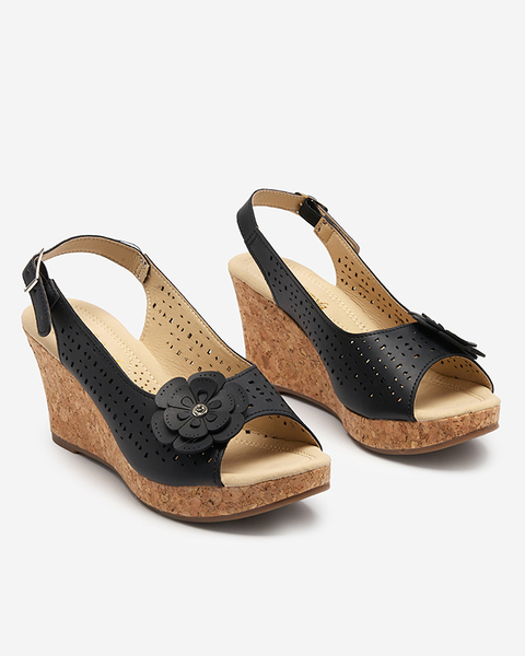 OUTLET Ażurowe czarne damskie sandały na koturnie Guliom - Obuwie