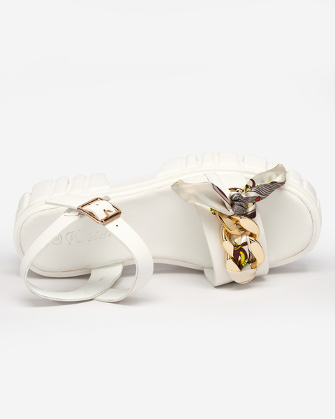 OUTLET Białe damskie sandały na płaskim obcasie ze zdobieniem Terileka - Obuwie