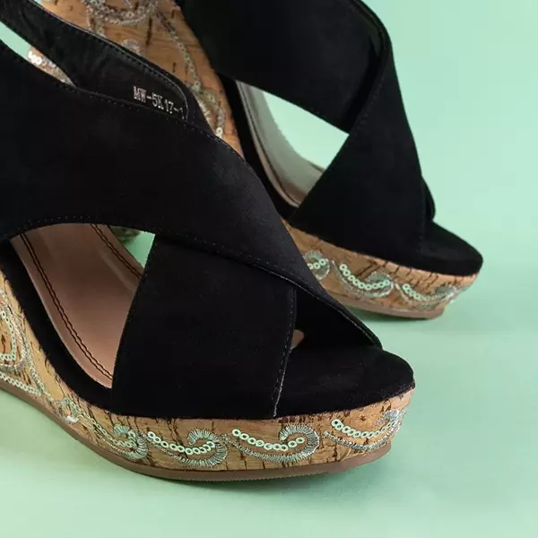 OUTLET Czarne damskie sandały na koturnie z cekinami Terisa - Obuwie