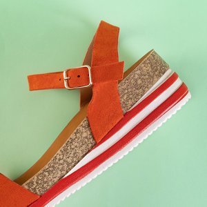 Pomarańczowe sandały damskie na niskim koturnie Akiko - Obuwie