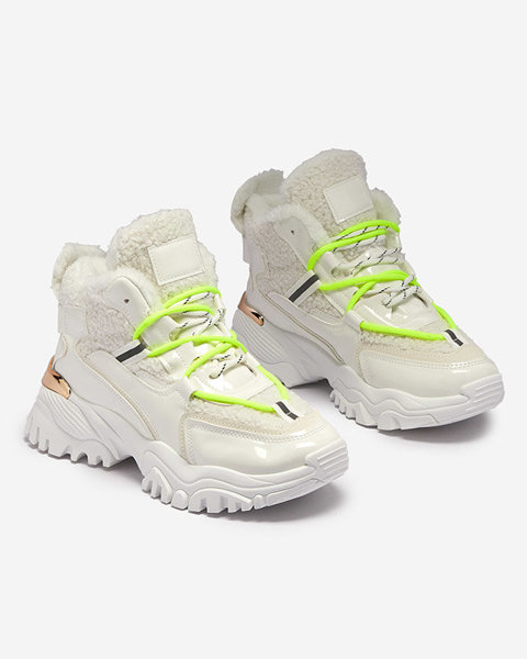 Royalfashion Białe sportowe buty damskie z futerkiem i neonowymi zielonymi sznurówkami Sagglo
