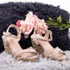 Różowe sandały na koturnie Porciss - Obuwie