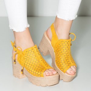 Żółte damskie ażurowe sandały na słupku Norisa - Obuwie