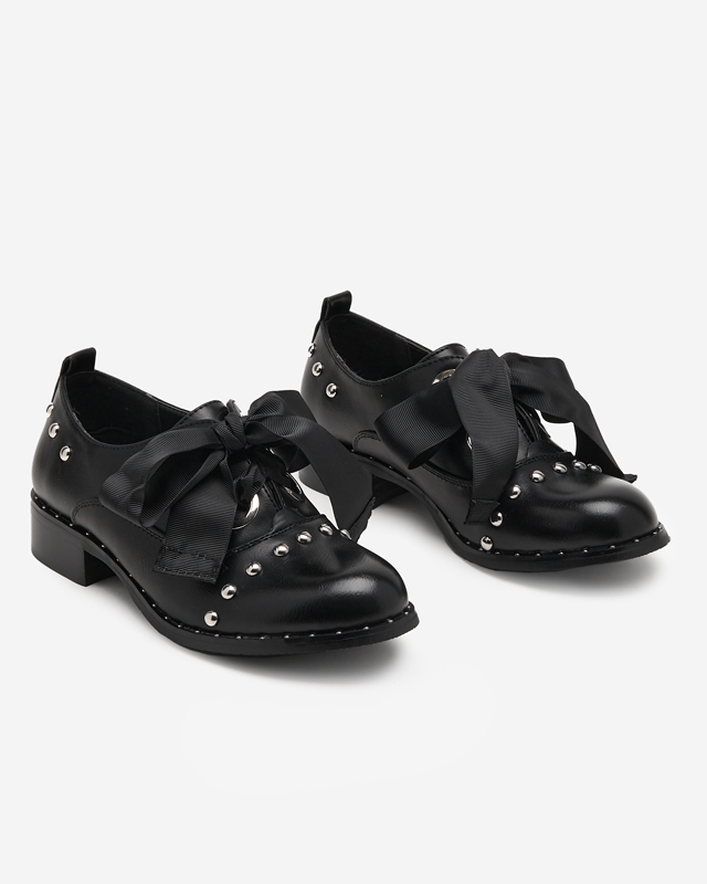 OUTLET Чорні жіночі туфлі з декоративними форсунками Finorie - Взуття
