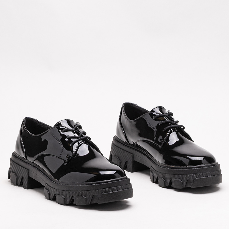 OUTLET Жіночі чорні лаковані черевики Pertiso - Взуття