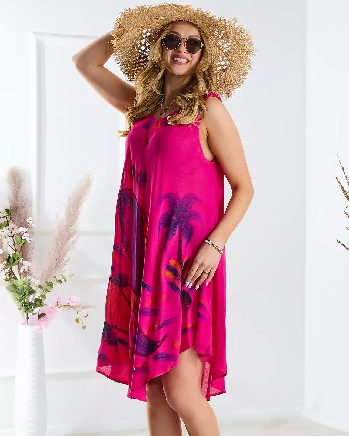 Пляжна сукня-спідниця кольору фуксії з яскравим принтом - Одяг
