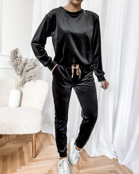 Чорний жіночий велюровий спортивний комплект із золотою нашивкою - Одяг