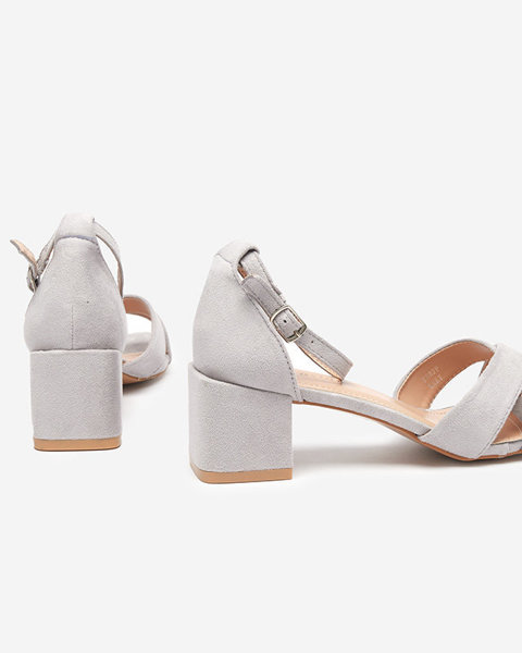 OUTLET Сірі жіночі босоніжки на низькій квадратній застібці Cefernia - Взуття