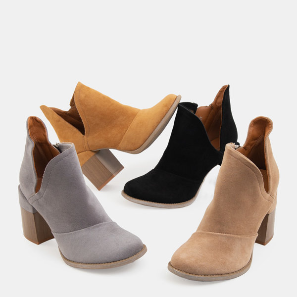 OUTLET Світло-коричневі жіночі чоботи з вирізами від Plinara - Взуття