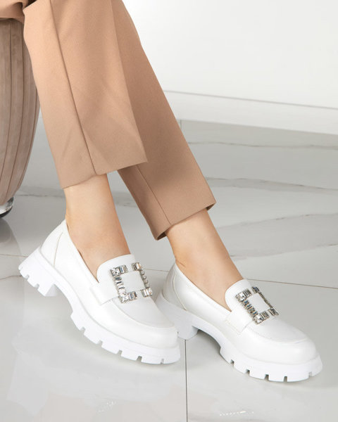 OUTLET Жіночі матові білі туфлі зі сріблястою пряжкою Vusito - Взуття