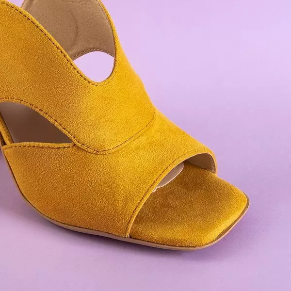 OUTLET Жовті жіночі босоніжки на посту Biserka - Взуття