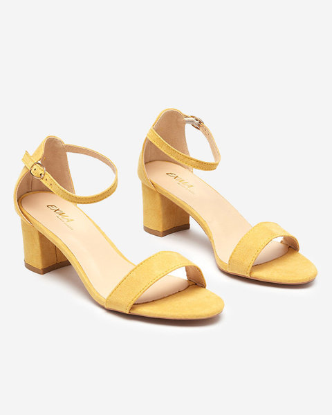 OUTLET Жовті жіночі босоніжки на посту Неліно - Взуття